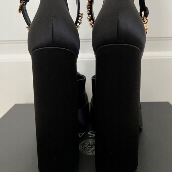 Versace Medusa Aevitas Black Satin Crystal Logo Charm Platform Runway Pumps - Picture 15 of 16